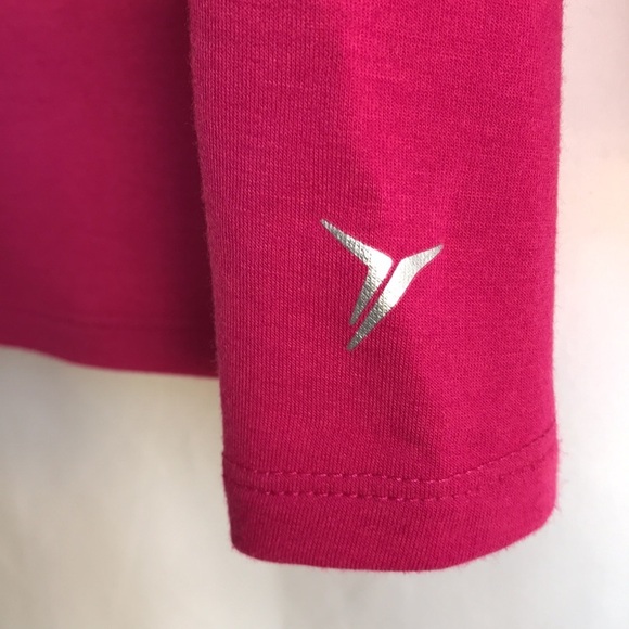 Old Navy Active raspberry workout top with back cutout and thumb holes, size XS - Picture 4 of 7